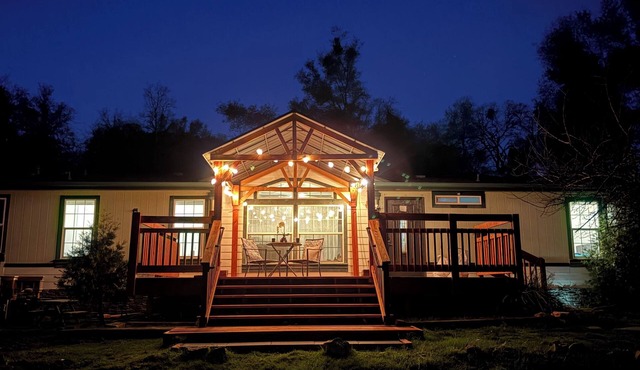 Peaceful Deck! Yosemite | Creekside Cottage