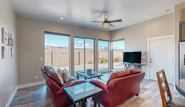 Peaceful desert home with incredible views - close to Arches National Park