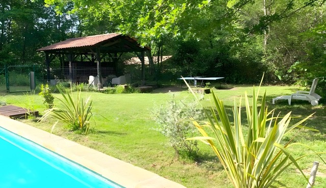 Peaceful, Detached House with Private Pool and Garden, 30 Minutes from Bordeaux