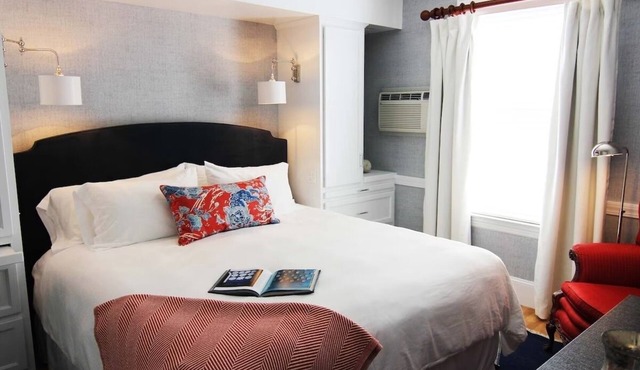 Peaceful Downtown Spot Perfect For Couple Stay | Free Breakfast