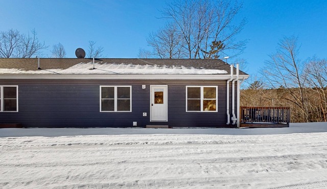 Peaceful duplex with private deck, peaceful views, grill, & private W/D