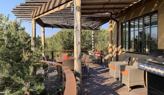 Peaceful Eastside Retreat Near Museum Hill & Plaza, Panoramic Mountain Views