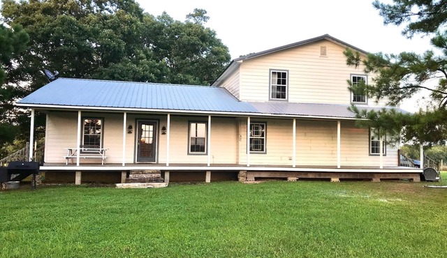 Peaceful, Easy-Access Farmhouse < 7 Min From Buffalo Nat'l River & Boxley Valley