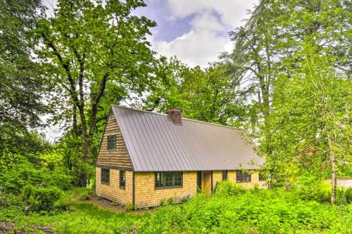 Peaceful + Elegant Cottage w/Riverside View
