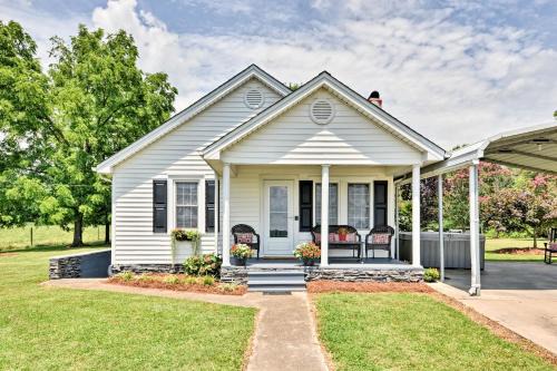 Peaceful Elkin Vacation Rental about 17 Mi to Mt Airy!