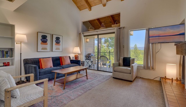 Peaceful Escape: 2 BR, 1.5 BA Townhouse in Carnelian Bay, Sleeps 5