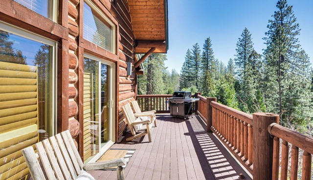 Peaceful Escape in the Pines: Arnold Cabin w/Deck