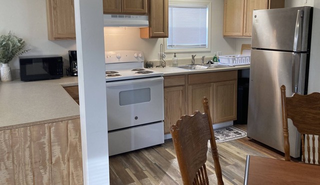 Peaceful Escape - minutes away from the boating dock/ Book Now!