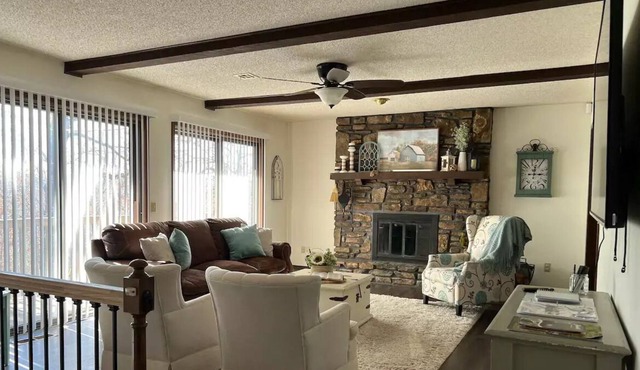 Peaceful Escape: Welcoming Home close to the Lake and Trails