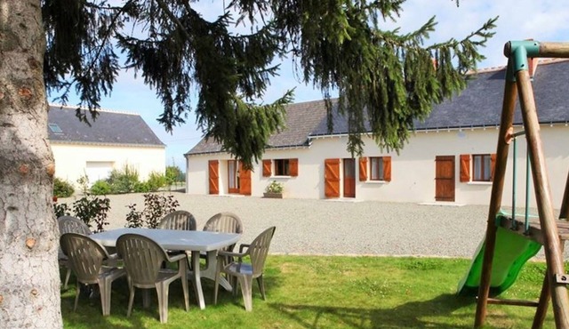 Peaceful farmhouse between rivers and vineyards, pets allowed