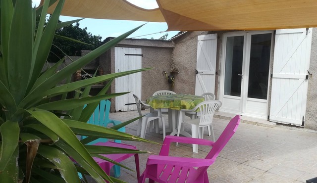 Peaceful F2 in the Heart of a Seaside Village - Private Parking