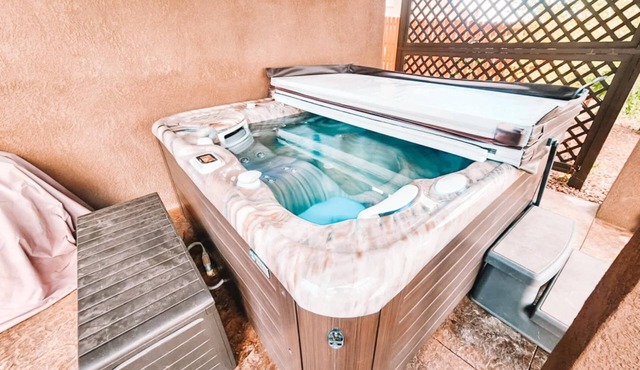 Peaceful Falcon Hot Tub Pet Friendly 3 King Bedsnn