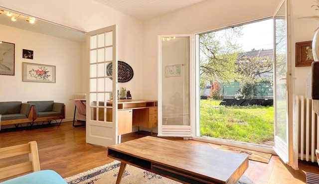 Peaceful Family Home, Garden & Patio & Private Parking, Visit Disney & Paris