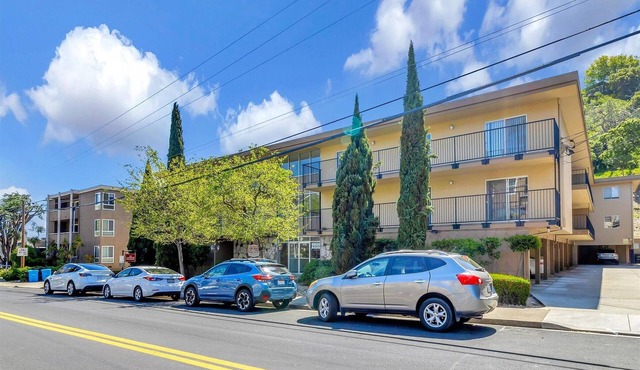 Peaceful Family Friendly 2-bed 2-bath Entire Apt Unit in Belmont Hill