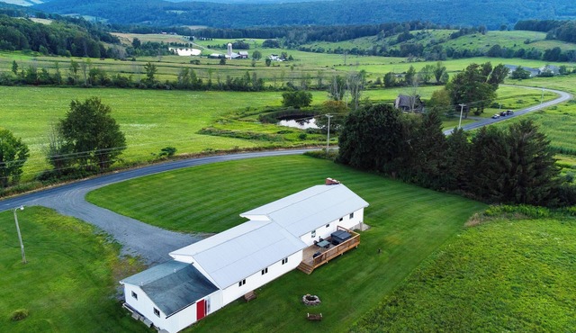 Peaceful, Family-Friendly Ridge-Top Retreat with Southern Views