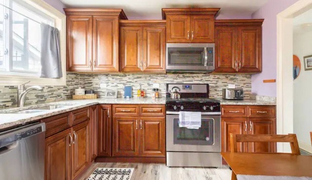 Peaceful Family Home near Downtown, MDW, Free Park