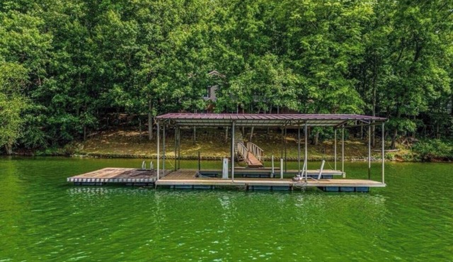 Peaceful Family Retreat on Smith Lake