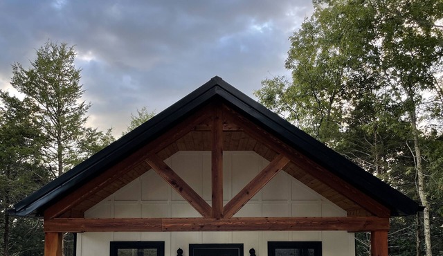 Peaceful farm cottage near Branson, on property of a flower farm & apple orchard