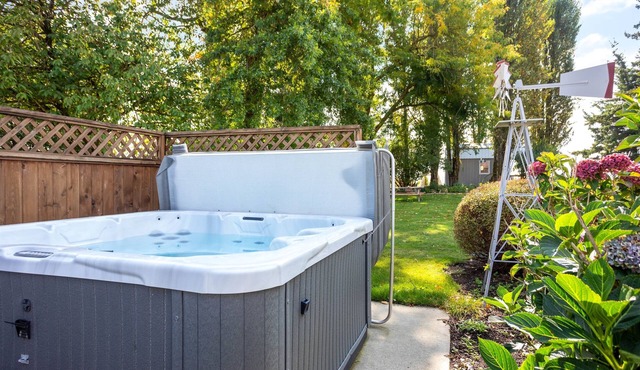 Peaceful Farm Retreat on 117 Acres | Private Apartment, Hot Tub, Wide-Open Skies