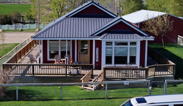 Peaceful Farm Retreat – Wide Open Spaces & Cozy Comfort