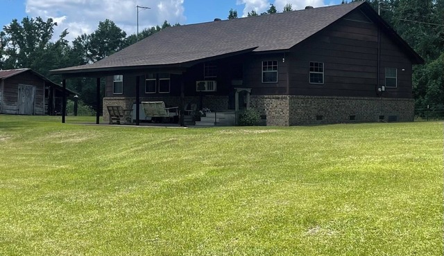Peaceful Farmhouse Retreat — Near Sportsplex & Downtown Laurel