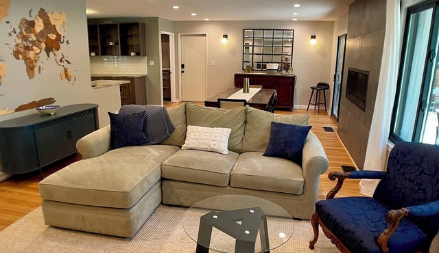 Peaceful Forest Home, 5 Minutes From Downtown!