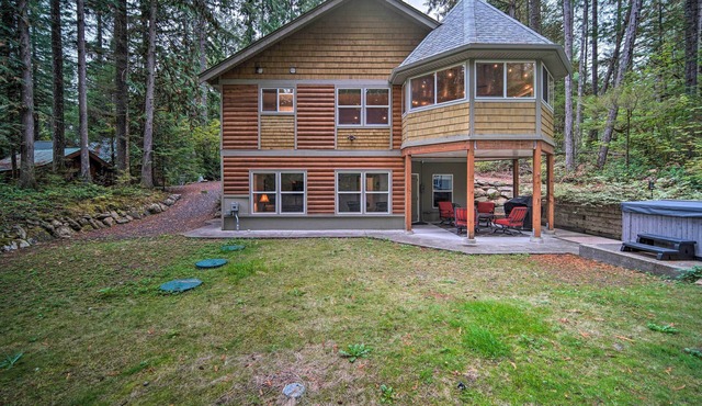 Peaceful Forest Retreat by Mt. Baker Slopes!