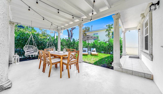 Peaceful Four-Bedroom - Palm Wave Stays