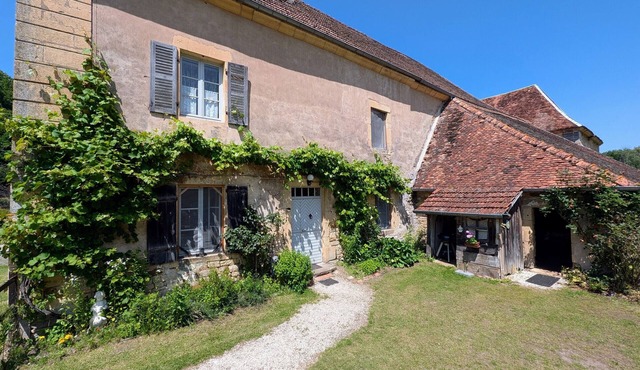 Peaceful Cottage near Forests