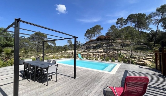 Peaceful villa with pool near Pic Saint-Loup