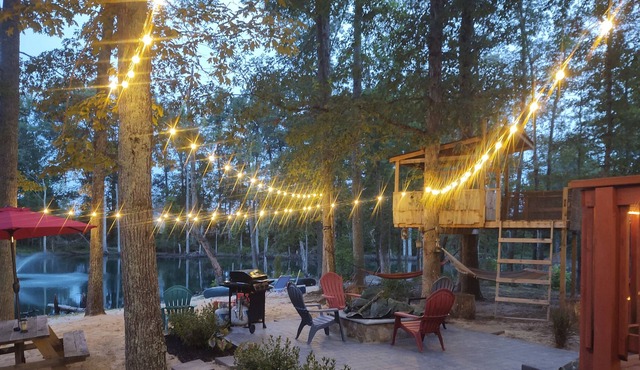 Peaceful Fredericksburg. Fishing, Canoes, Fire pit, Treehouse. All to yourself