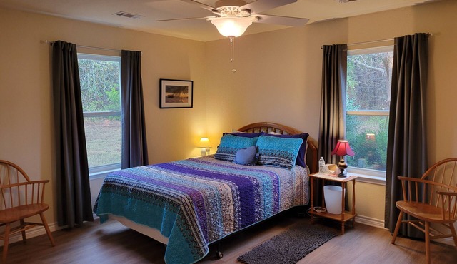 Peaceful, fully appointed 2-bedroom cottage with WiFi.