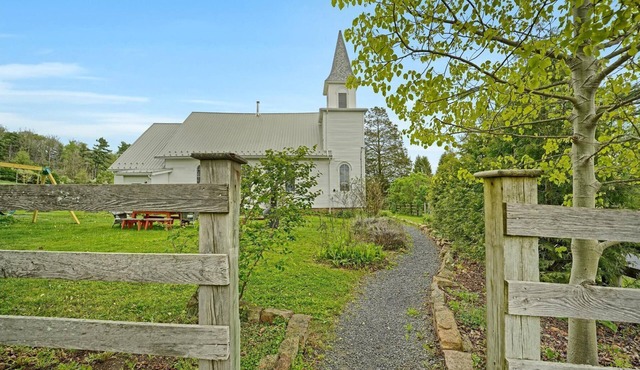 Peaceful Fun Church House, Sleep 8+, FreeParking, 19 miles Penn State University