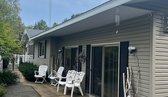 PEACEFUL GATAWAY NEAR CASTLE ROCK LAKE