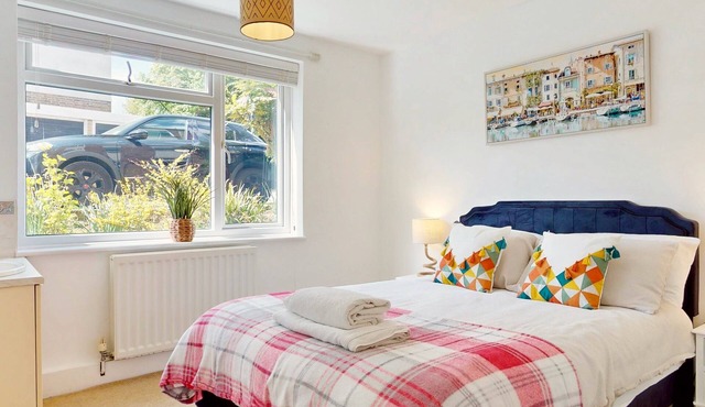 Peaceful 2 Bed Ground Floor Flat w/Parking Minutes from Tunbridge Wells Centre