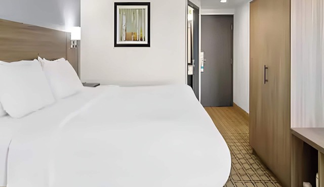 Peaceful Getaway Room w/Complimentary Breakfast - Local Highlights