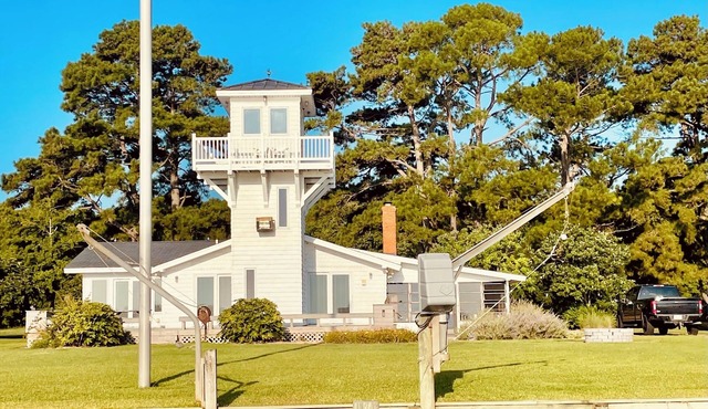 Peaceful Getaway At Bayfront Lighthouse. Escape To A Serene Destination.