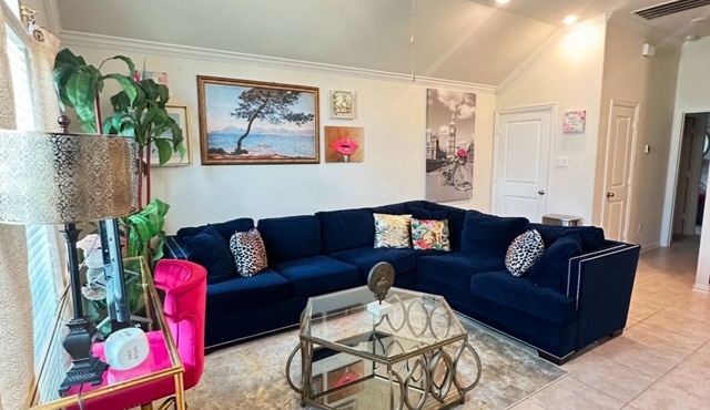 Peaceful getaway close to the city. Minutes to Everything. Amenities galore!