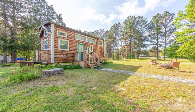 Peaceful Getaway In Charming Tiny House