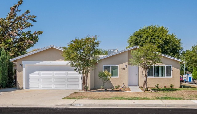 Peaceful Getaway in Clovis, Cozy 4Bed/2Bath