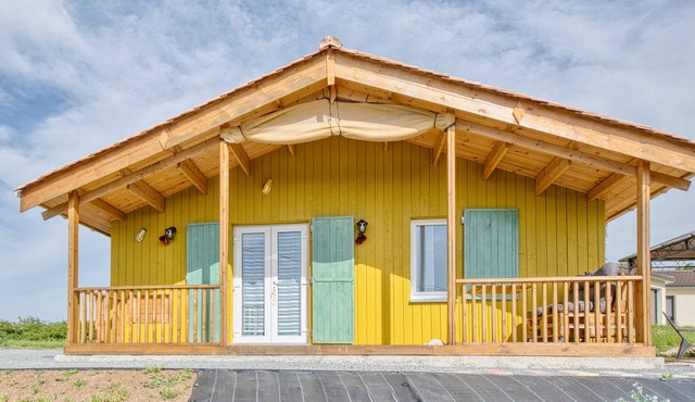 Peaceful Getaway in Dordogne – Chalet for 4 People