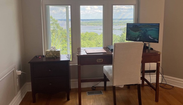 Peaceful Getaway in Nature with Private Forest & Lake