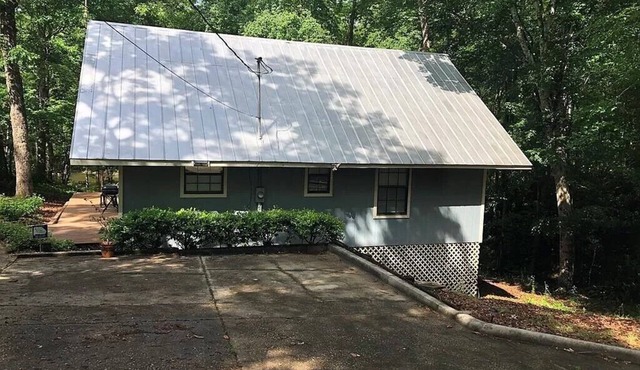 Peaceful getaway on the water