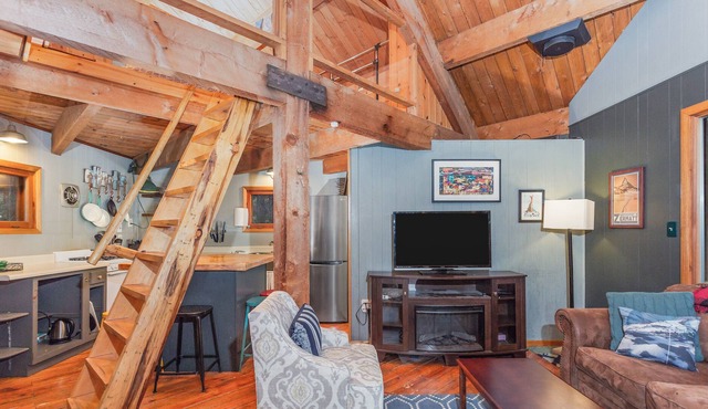 Peaceful Girdwood studio with large deck and private hot tub