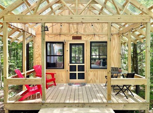 Peaceful Glamping Cabin with Clear Roof near Kerr Lake in Henderson, NC