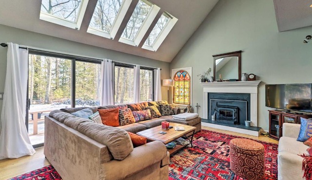 Peaceful Goshen Cottage w/Screened Porch & Views!
