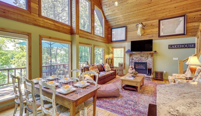 Peaceful Greers Ferry Cabin w/Deck & Lake View!