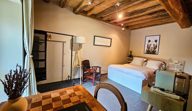 Peaceful Ground-Floor Suite w/Garden + Hot Tub