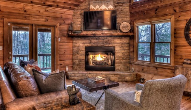 Peaceful Grove - Pet Friendly | Hot Tub | Aska Adventure Area