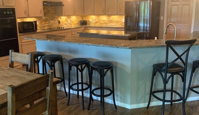 Peaceful Guadalupe Riverfront home minutes from Texas Lutheran & Downtown Seguin